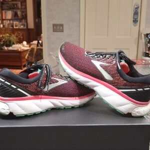 "GHOST 1" Great Condition, Brooks Women's Running Shoes - Black and Pink
